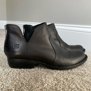 Born KERRI Bootie Black - 6